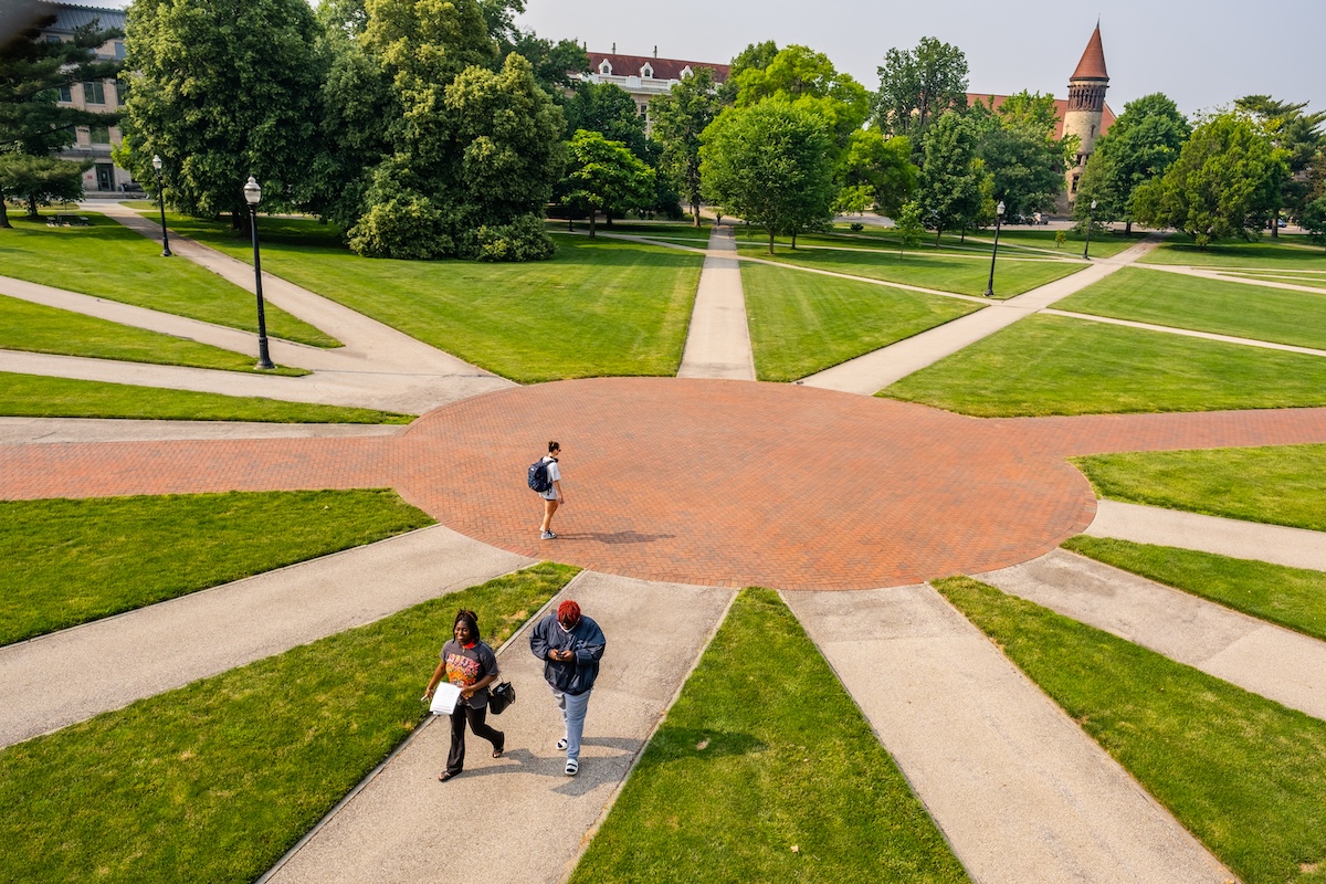 Picture of the Oval at Ohio State during the day.