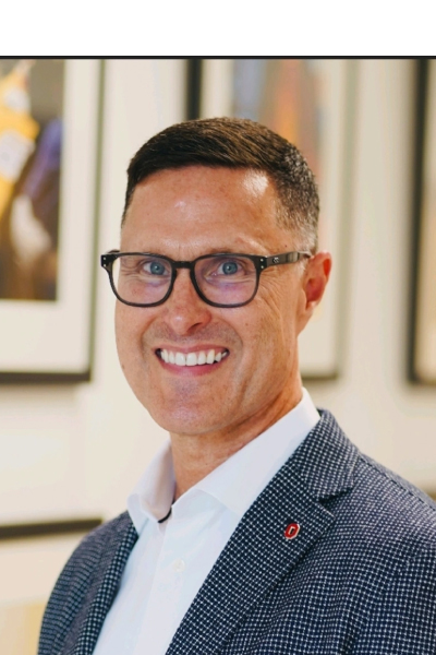 Photo portrait of David Jenkins.