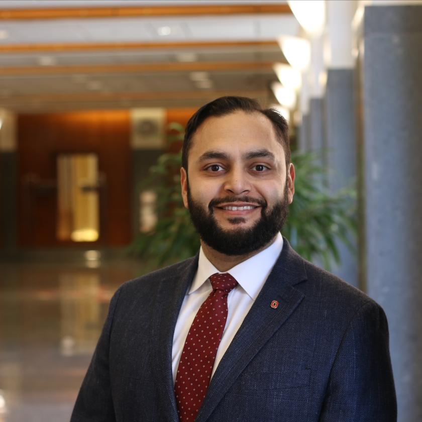 Headshot of Vince Castillo in a suit.