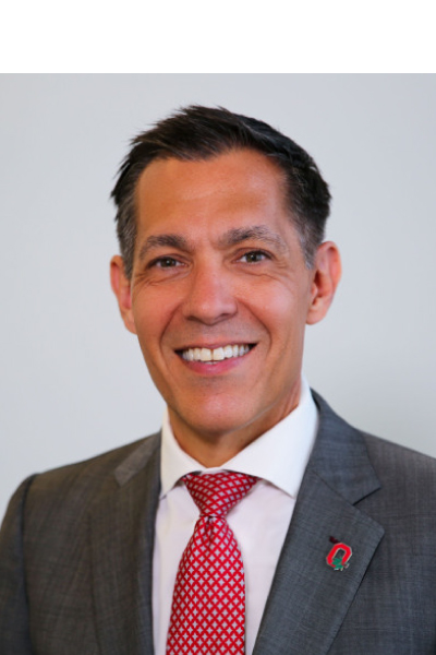 Photo portrait of Erik Porfeli