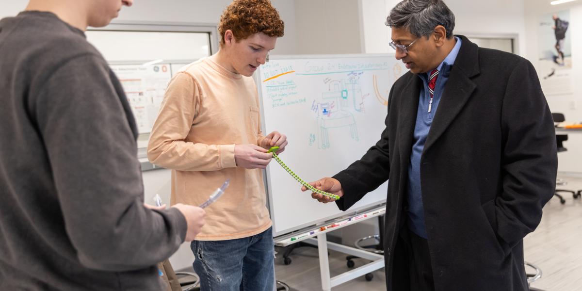 Provost Ravi Bellamkonda visits a lab.
