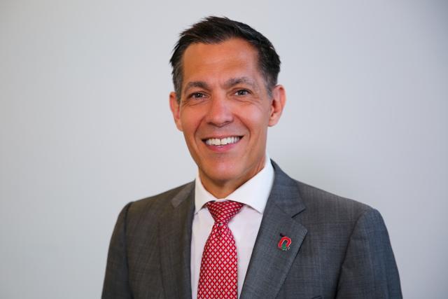 Photo portrait of Eric Porfeli.