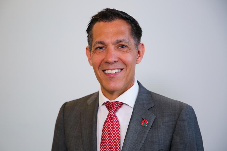 Photo portrait of Eric Porfeli.