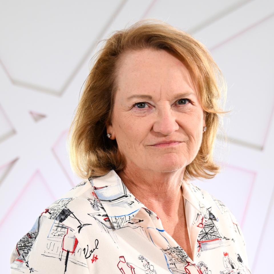 Susan Lang headshot