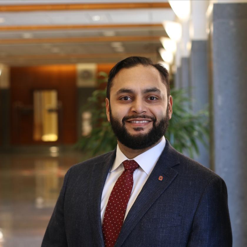Headshot of Vince Castillo in a suit.