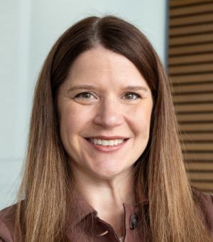 Photo portrait of Stephanie Moulton